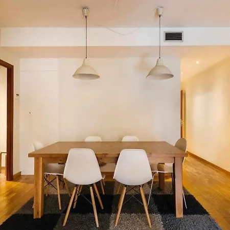 Comfortable 4 2bath W Balcony * برشلونة