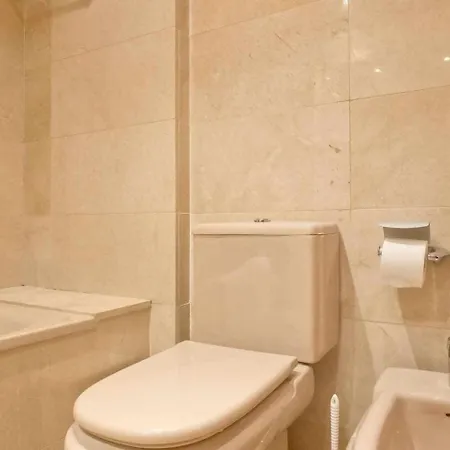 Comfortable 4 2bath W Balcony *