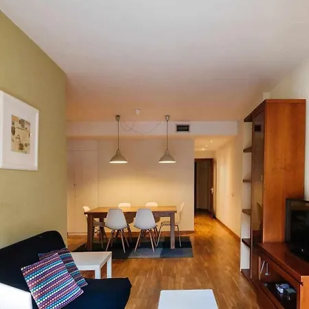 Comfortable 4 2bath W Balcony *