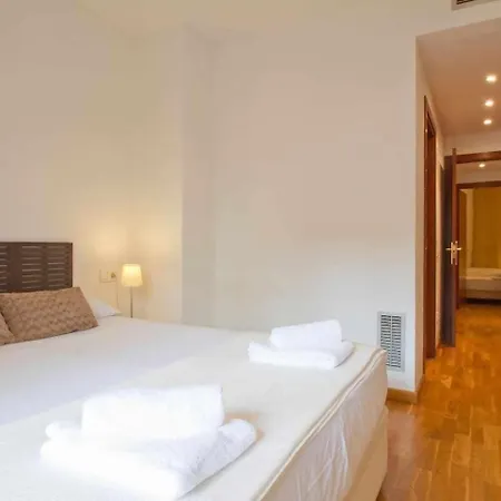 Comfortable 4 2bath W Balcony Apartment *