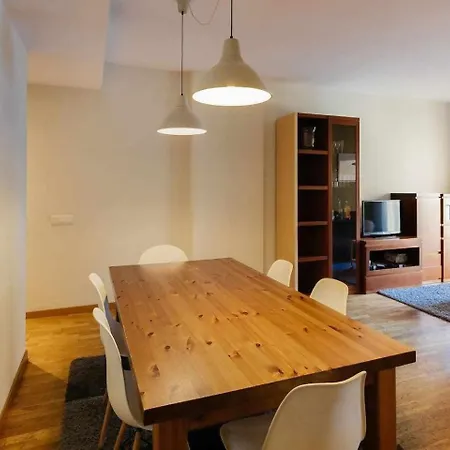 Comfortable 4 2bath W Balcony Apartment *
