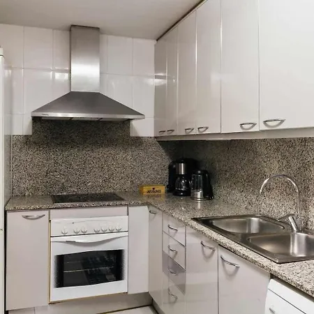 Comfortable 4 2bath W Balcony Apartment