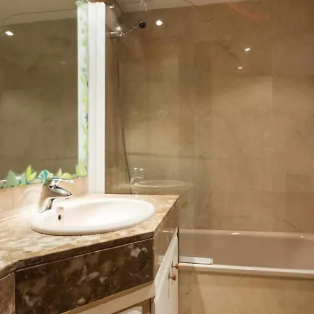Apartment Comfortable 4 2bath W Balcony Barcelona