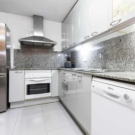 Comfortable 4 2bath W Balcony Barcelona