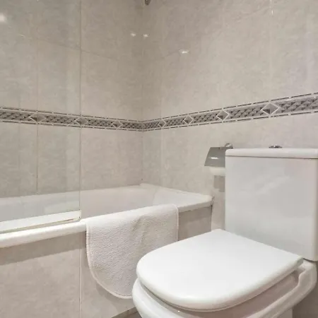 Comfortable 4 2bath W Balcony Apartment *