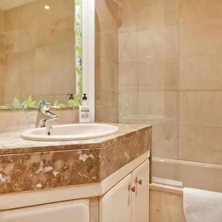 Apartment Comfortable 4 2bath W Balcony