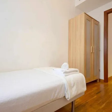 Comfortable 4 2bath W Balcony Apartment Barcelona
