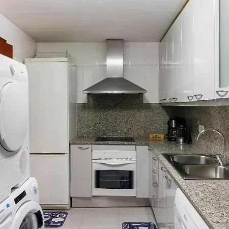 Comfortable 4 2bath W Balcony Apartment
