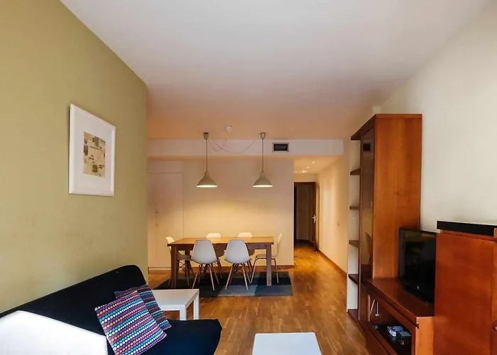 Comfortable 4 2bath W Balcony *