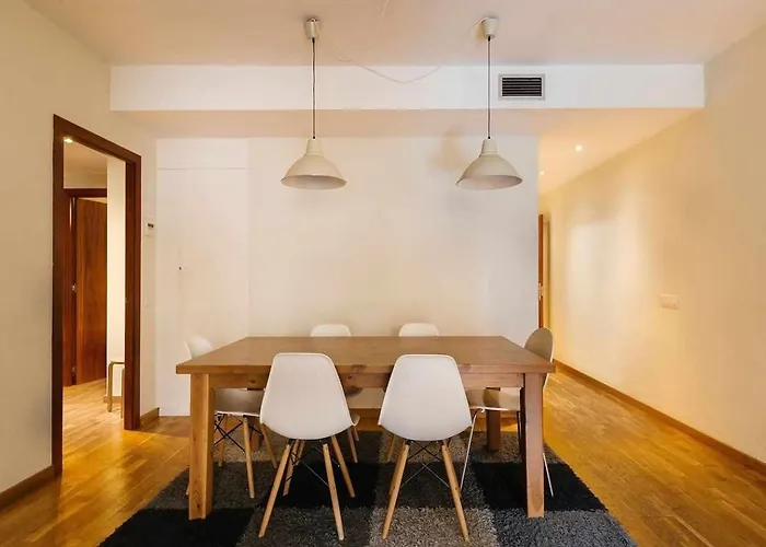 Comfortable 4 2bath W Balcony * Barcelona