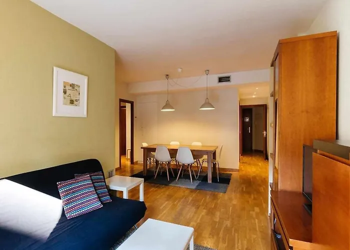 Comfortable 4 2bath W Balcony *