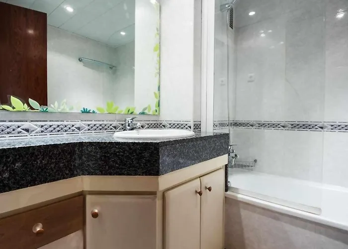 Lejlighed Comfortable 4 2bath W Balcony