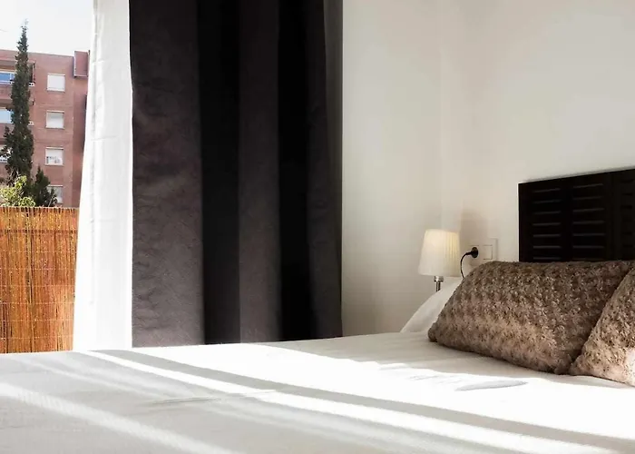 Comfortable 4 2bath W Balcony * Barcelona