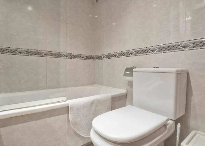 Comfortable 4 2bath W Balcony Lejlighed *