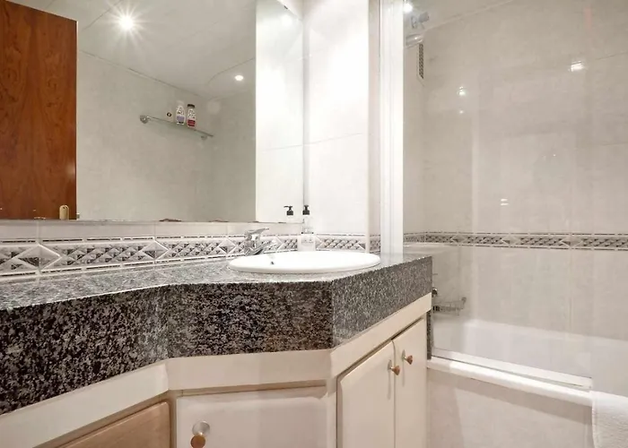 Comfortable 4 2bath W Balcony * Barcelona