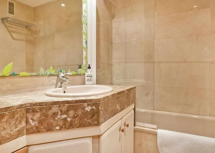 Lejlighed Comfortable 4 2bath W Balcony
