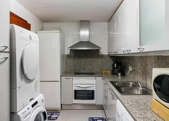 Comfortable 4 2bath W Balcony Lejlighed